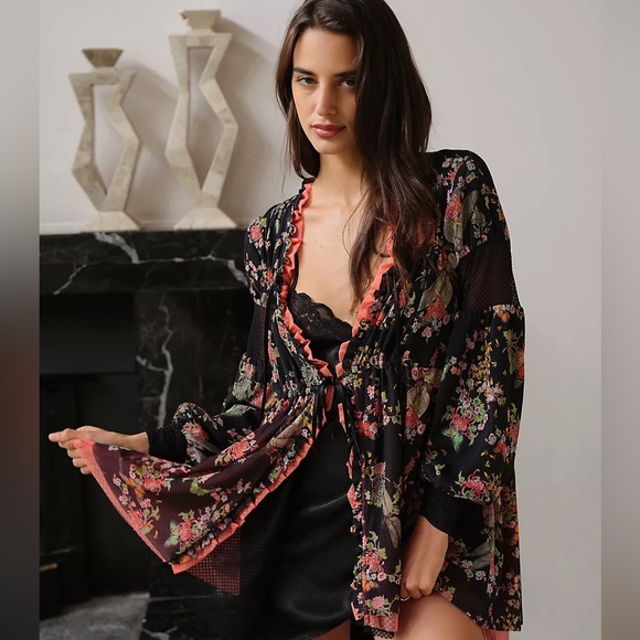 We are HAH robe - Picture 2 of 2